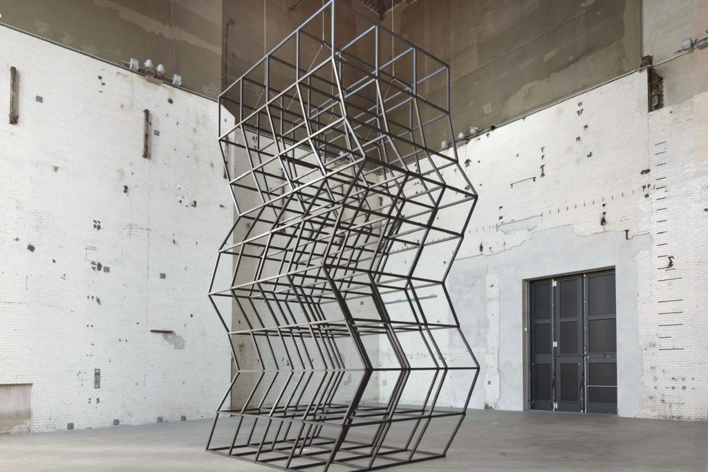 Le installazioni di Mona Hatoum a Fondazione Prada